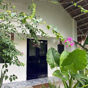 Queen Room Garden View